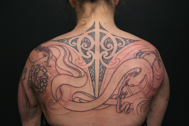  Linzi's Oriental Dragon design with surrounding Maori Tattoo design has 